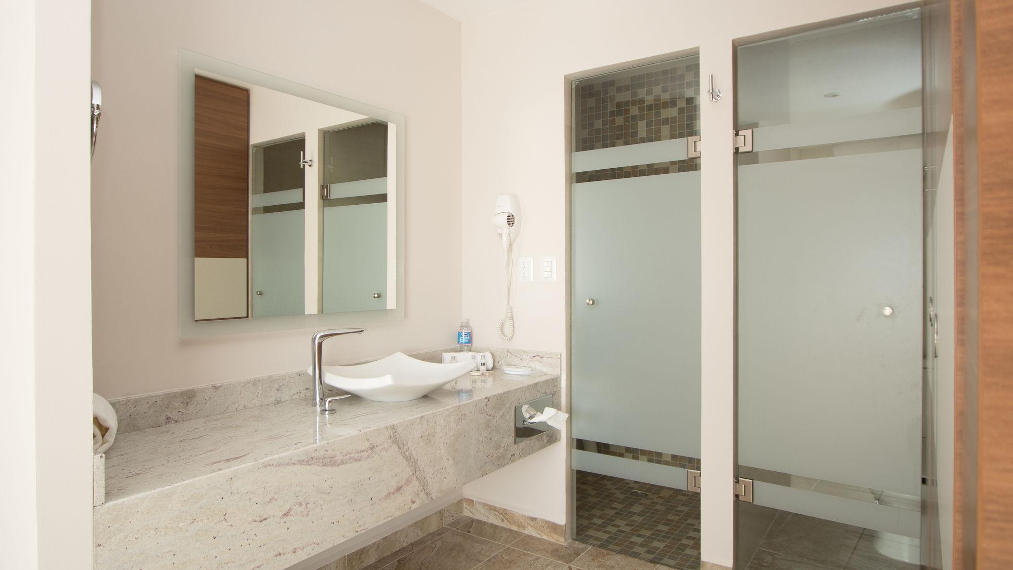 Hotel Soleil Business Class Leon Exterior photo